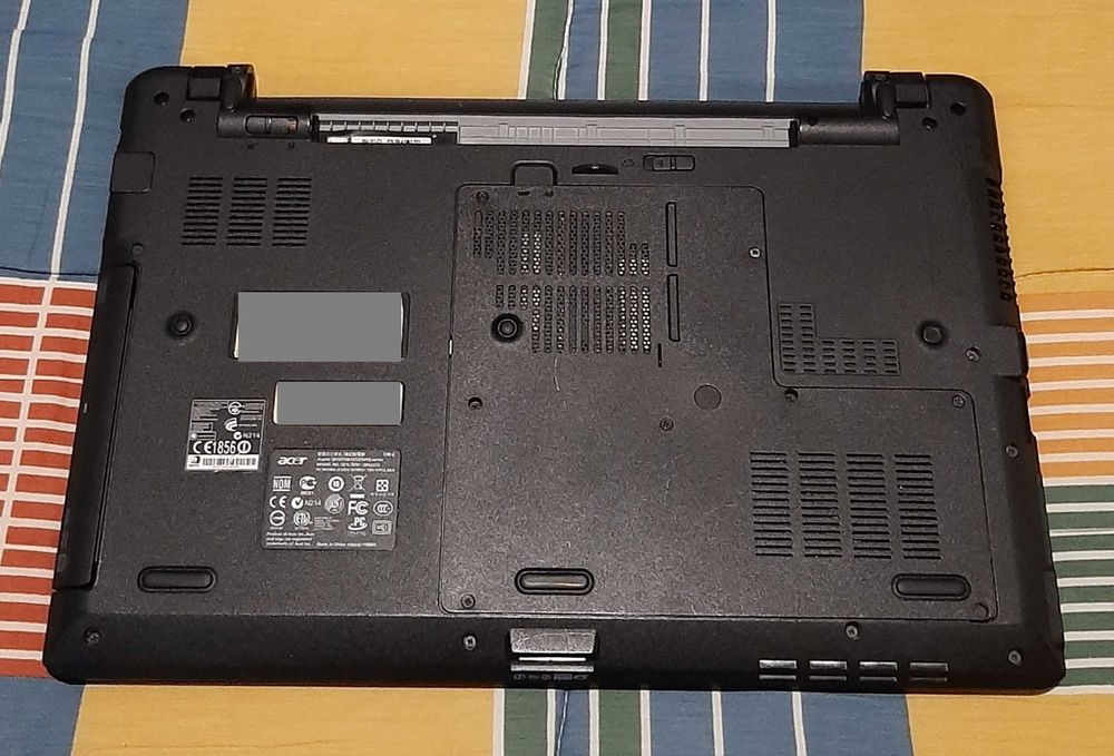 2 portáteis Acer e Toshiba (para reparação)