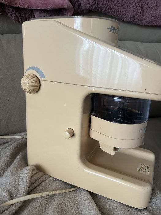 Máquina de café em grão Ariete