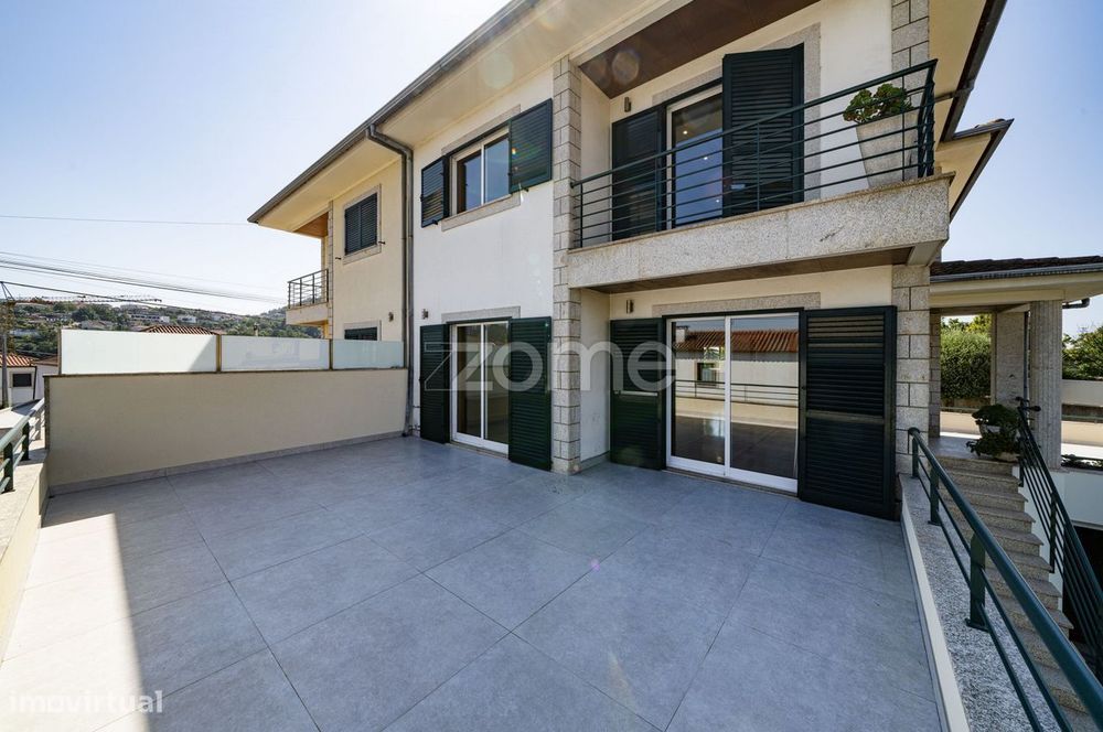 Moradia Geminada T5 em Cabreiros, Braga!