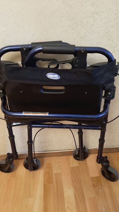 Ходунки (ролінг) Invacare