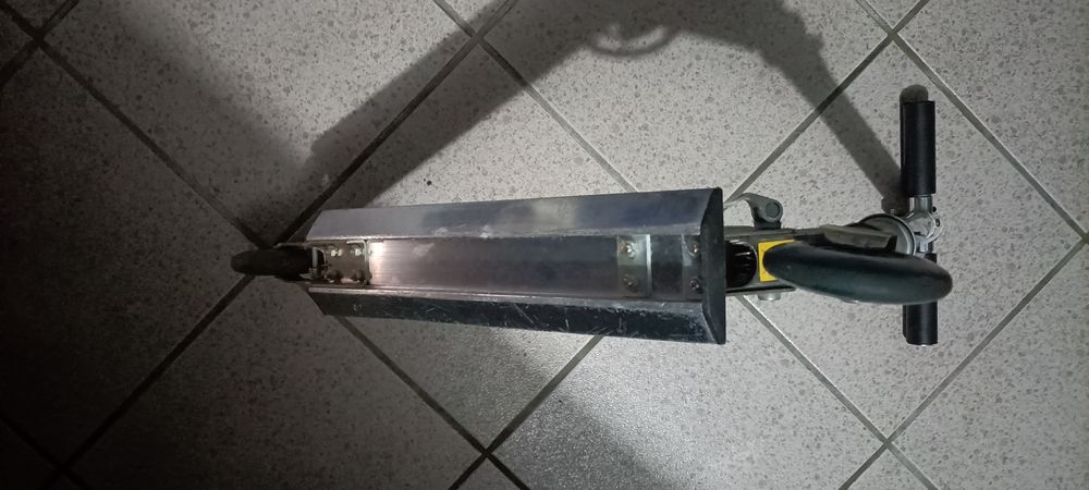 Trotinete em alumínio vendo por falta de Uso