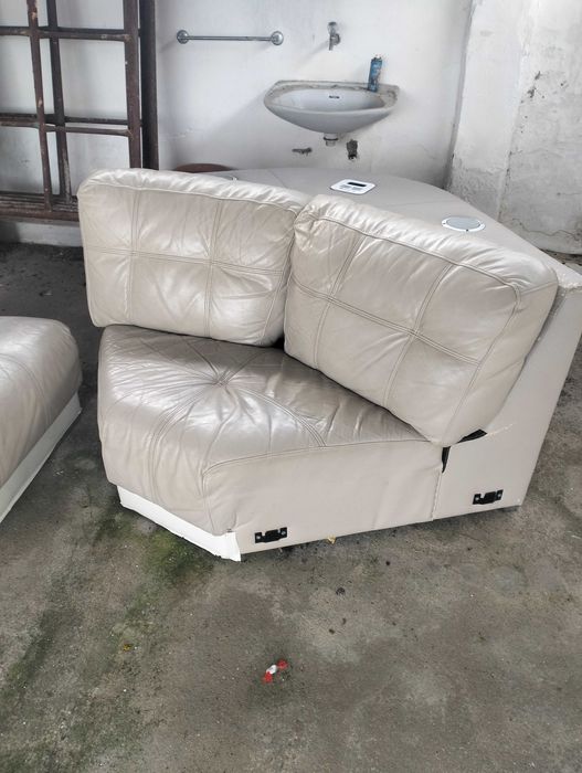 Sofá em Pele canto com sistema de som