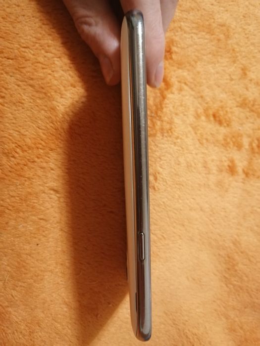 Samsung Galaxy J2, диагональ 4,7", 1ГБ/8ГБ, Super AMOLED, 2 SIM