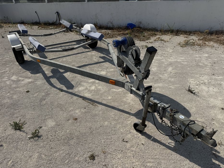 Trailer with registration and logbook for boat transport up to 5.5 m – 750 kg GVW with inertia brake