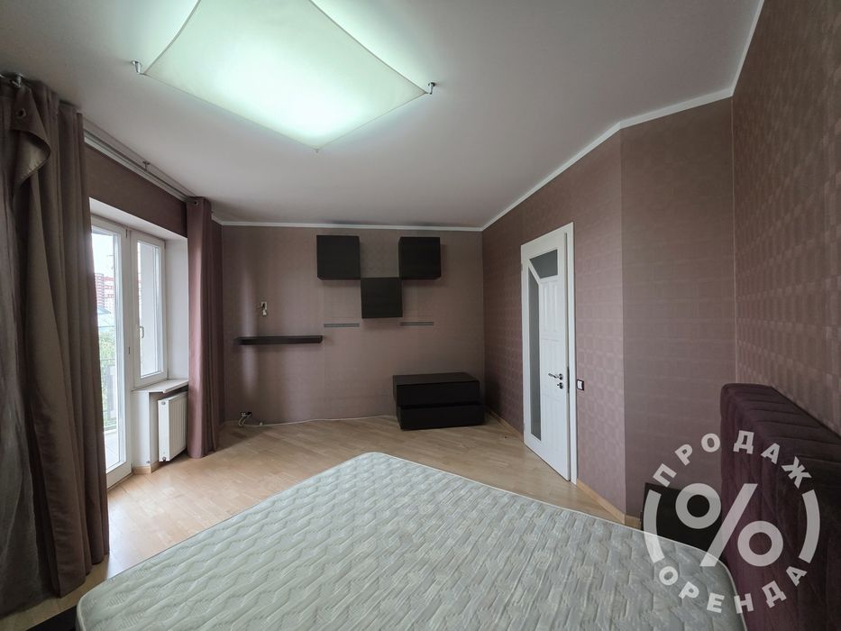 Стильний будинок у центрі з більярдною та камінною кімнатою