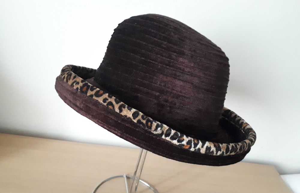 elegancki kapelusz damski brąz