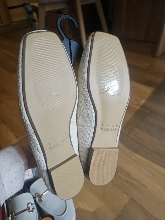 Sapatos clássicos beje