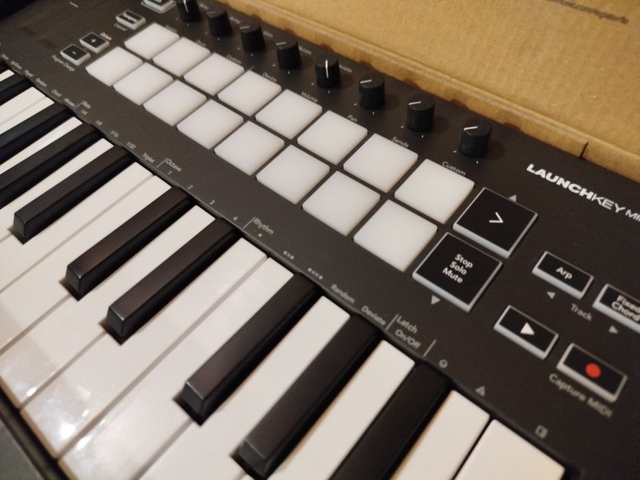 Міді клавіатура Novation L auchkey  Mini MK3