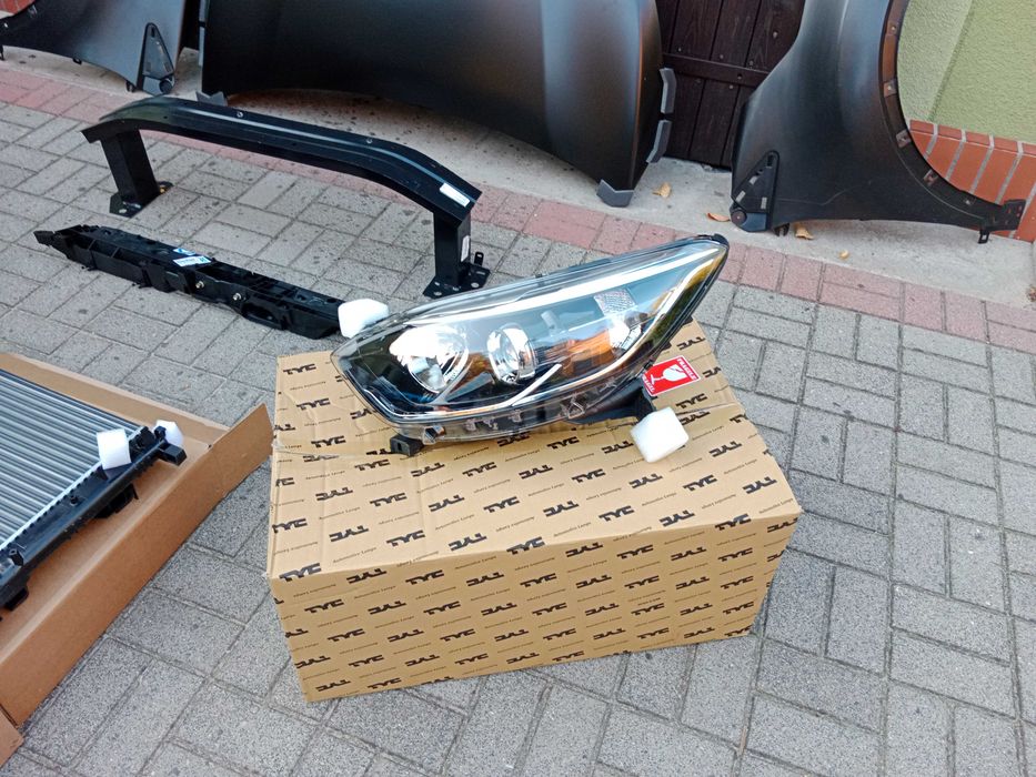 REANAULT CAPTUR lampa przednia lewa + prawa nowe