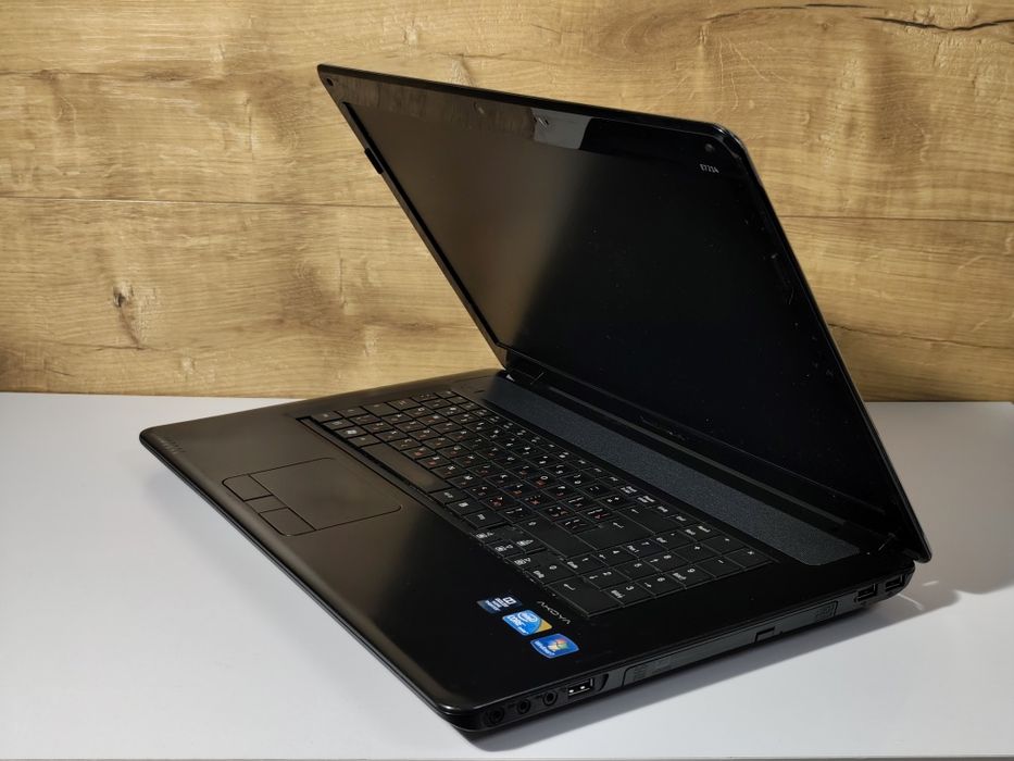 Ноутбук для роботи з великим екраном 17.5/Intel Core i3/SSD