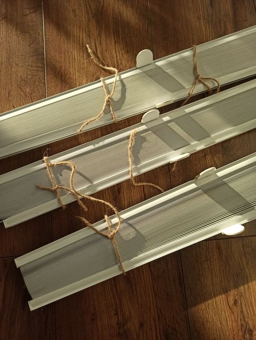 Plisy na okno w kolorze szarym