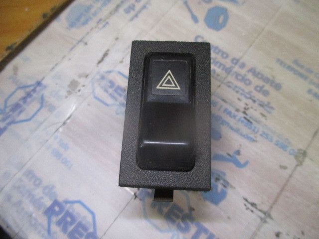 Botão / interruptor 4 piscas VOLVO 340-360 (343, 345)