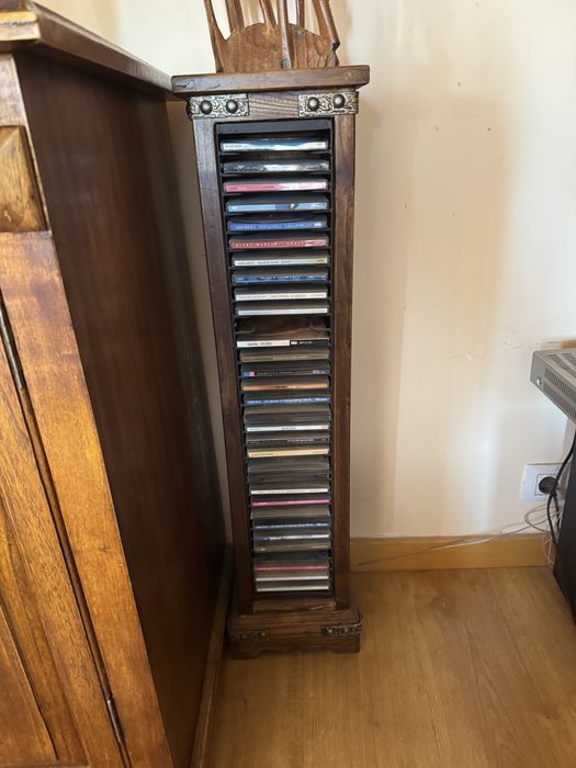 Móvel de Cd’s castanho