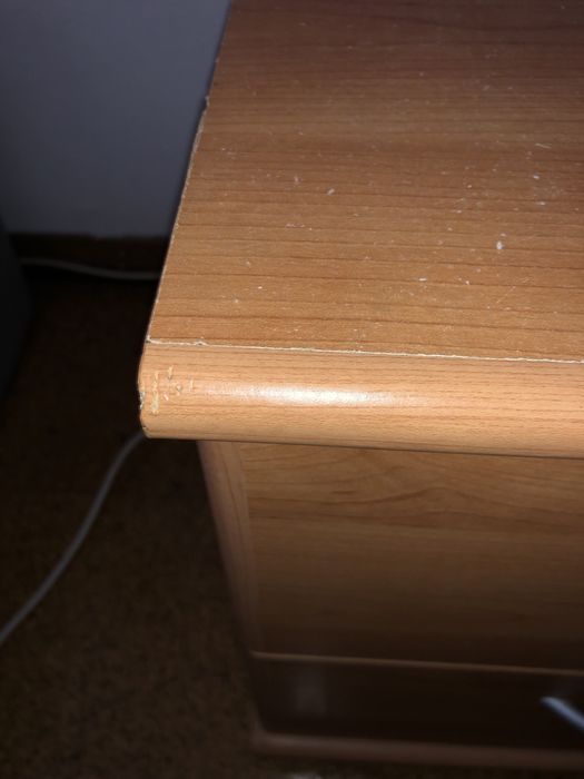 Cómoda Pequena com 2 Gavetas – Ideal para Projetos de Restauro