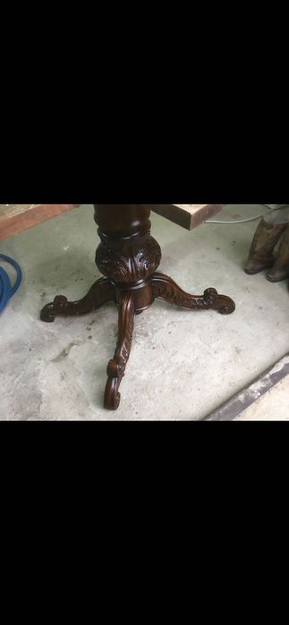 Стіл в стилі бароко