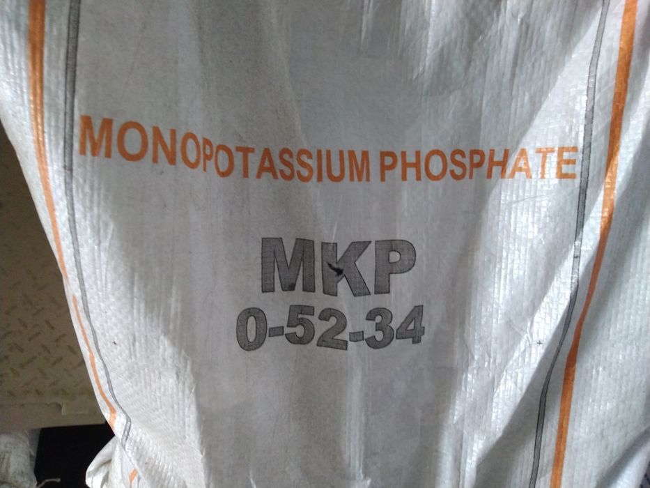 Мінеральні добрива. Селітра  карбамід  нитроамофос  селитра  мочевина.