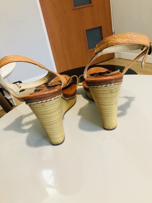 Sandaly na koturnie, 40