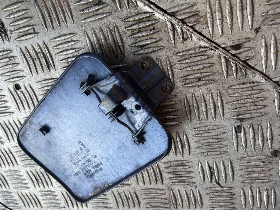 Лючок бензобака Галант 8 год 01 Mitsubishi galant ea