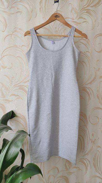 Сіра еластична сукня