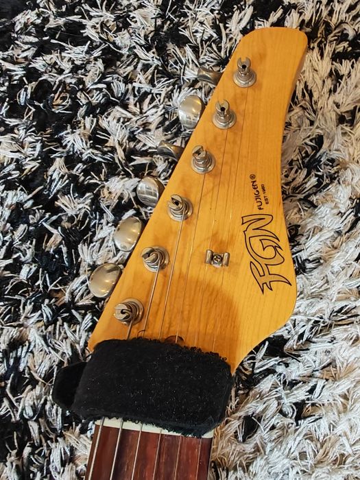 Guitarra Stratocaster FGN HSS japonesa