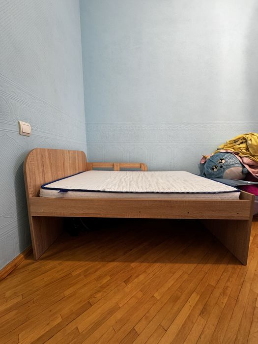 Детская кровать с матрасом