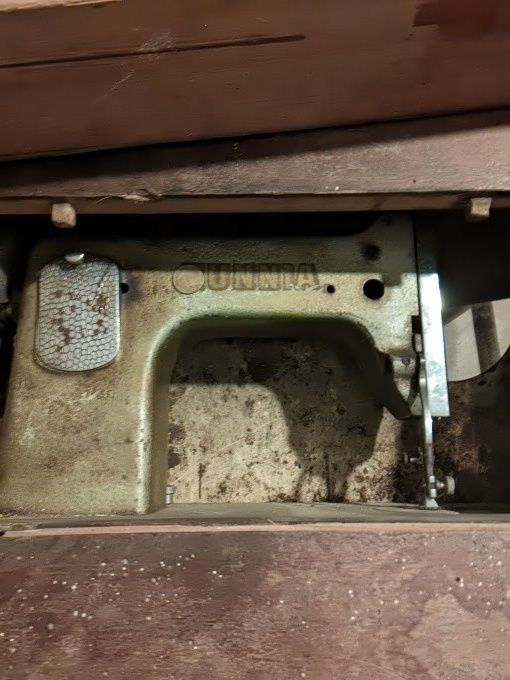 Stara maszyna do szycia Hunnia