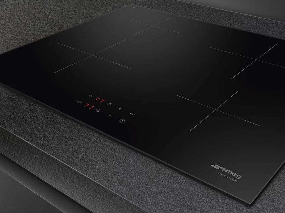 Індукційна варильна поверхня SMEG SI2641DL