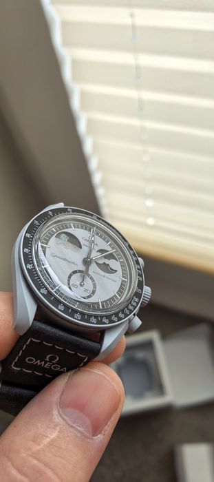Omega swatch Mission to Earthphase
