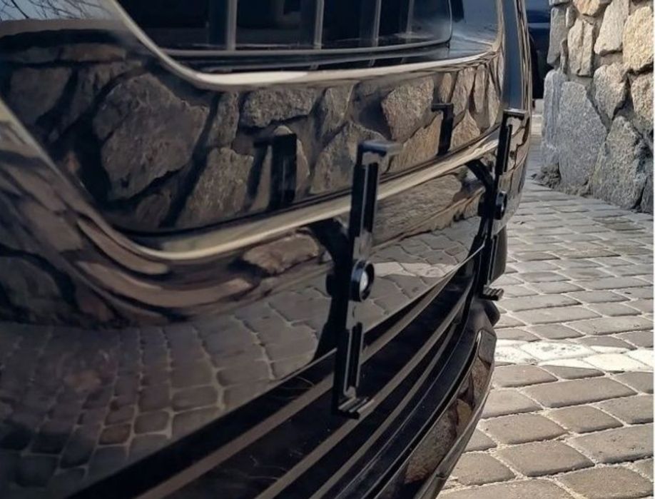 Рамка номера швидкознімна невидимка