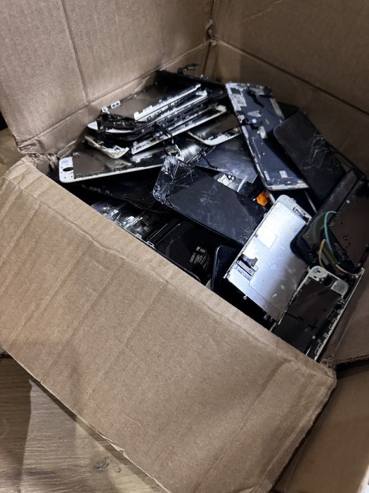 Lot iphone деталей , дисплеїв