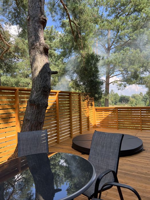 Antracytowe domki z jacuzzi nad Zalewem Chańcza