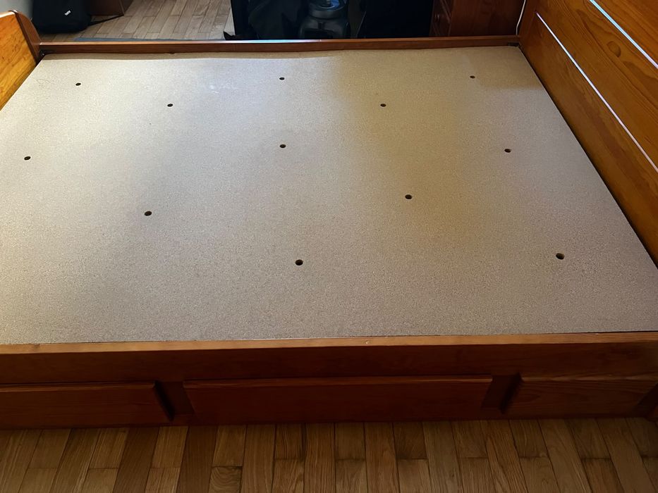 Cama 190x140cm com colchão de molas ortopédico