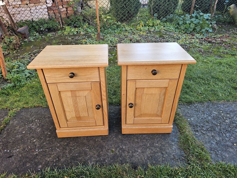 Тумбочка приліжкова деревяня