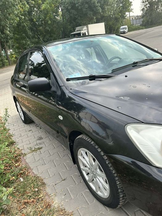 Автомобіль ланцер.Є мінімальні ржавчити мотор масла небере.Без торгу.2009 р.