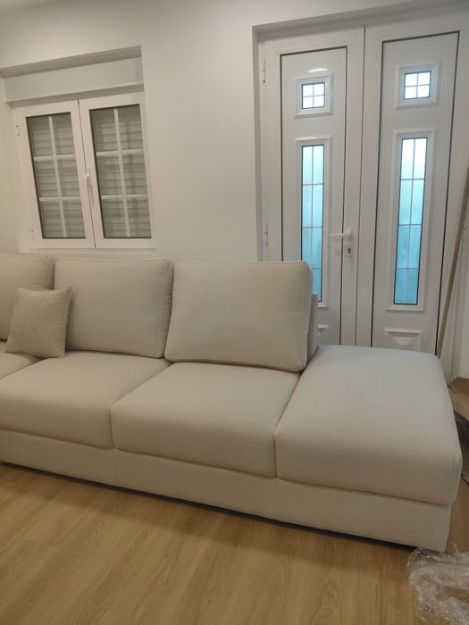 Sofá com chaise longue