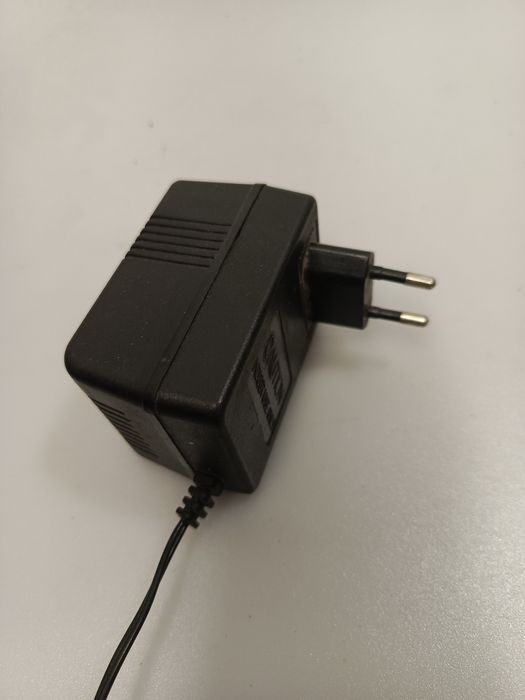 Ładowarka 12V/1000mA do Pojazdów elektrycznych Akumulatorów Zabawek