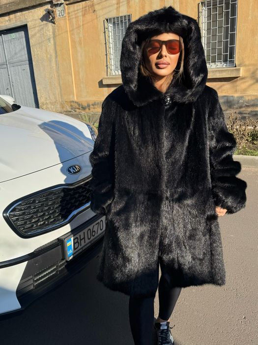 Черная норковая шуба - низ клеш, рукав реглан.