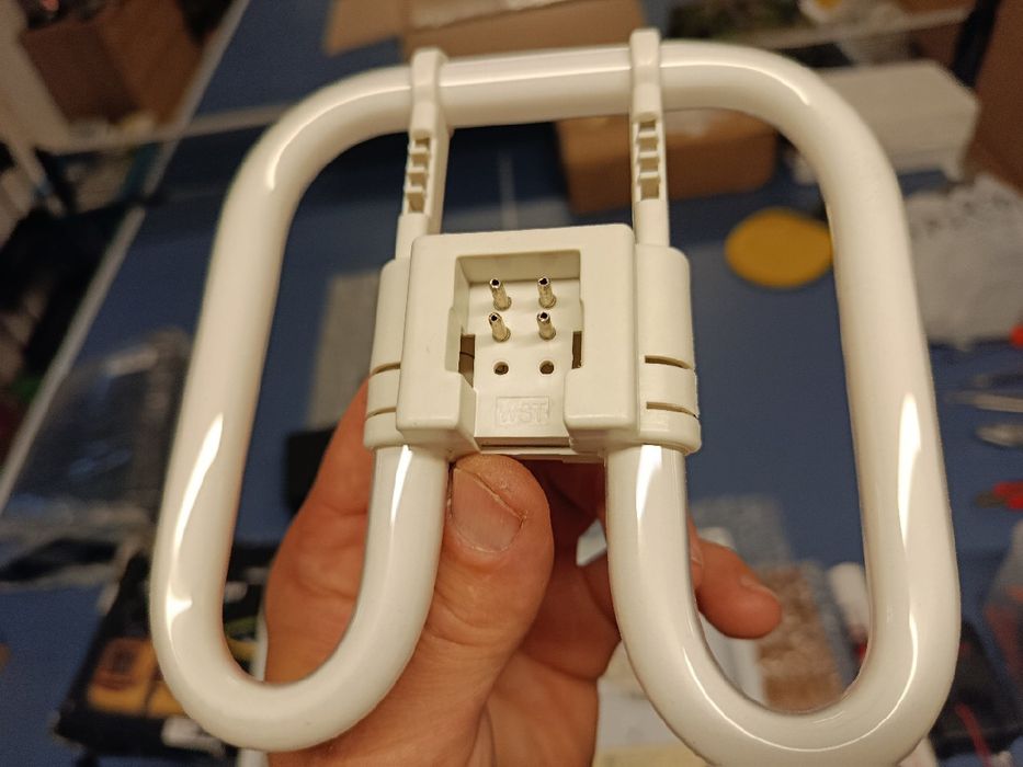 Świetlówka kompaktowa 2D  21W .