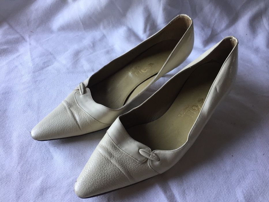 sapatos antigos: 3 salto agulha e 1 camurça azul salto normal