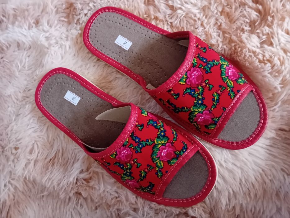 Nowe kapcie damskie 39 skóra