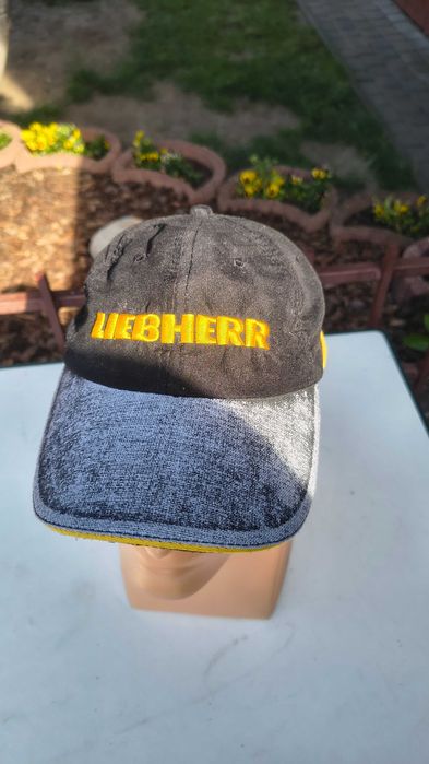 czapka z daszkiem  liebherr