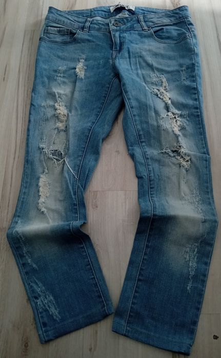 NIE sprzedaję TANICH  rzeczy! >bo sprzedaję dobre! ONLY jeansy damskie 29/34 , /pas 40 cm/ z dziurami