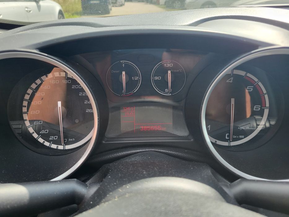 Alfa Romeo Giulietta / 2.0 diesel 170 ps / Zarejestrowany  / uszkodzona