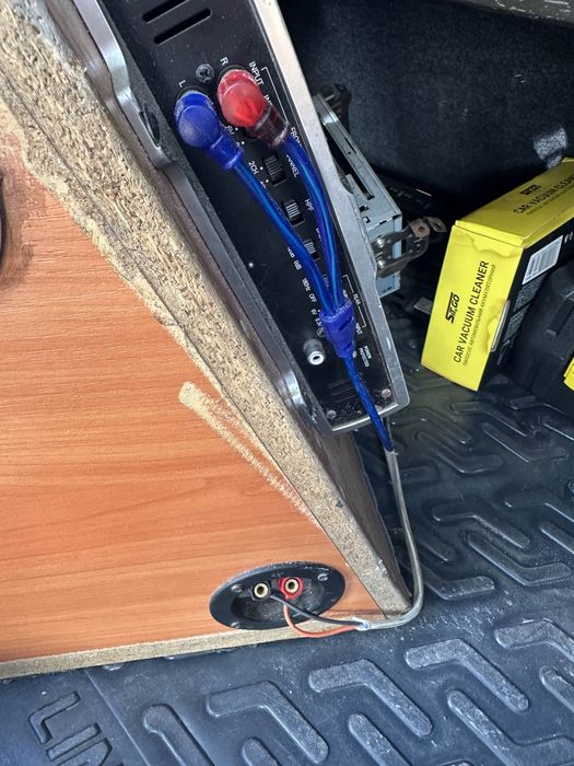 Продам  4 канальный усилитель 900W -PHILIPS CM-Q405