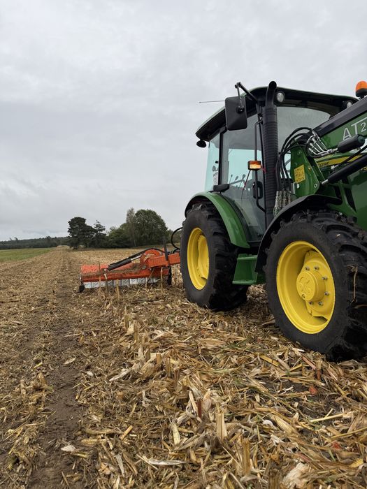 Usługi John Deere | Koszenie traw Odśnieżanie | Zamiatanie placy , drog Mulczowanie Namysłów