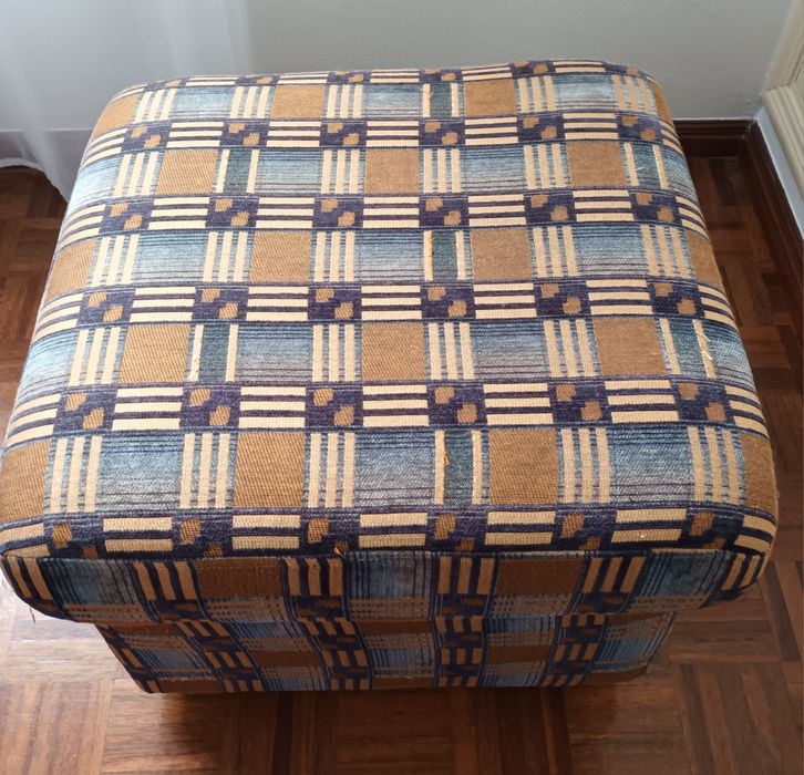 Puf quadrado em tecido