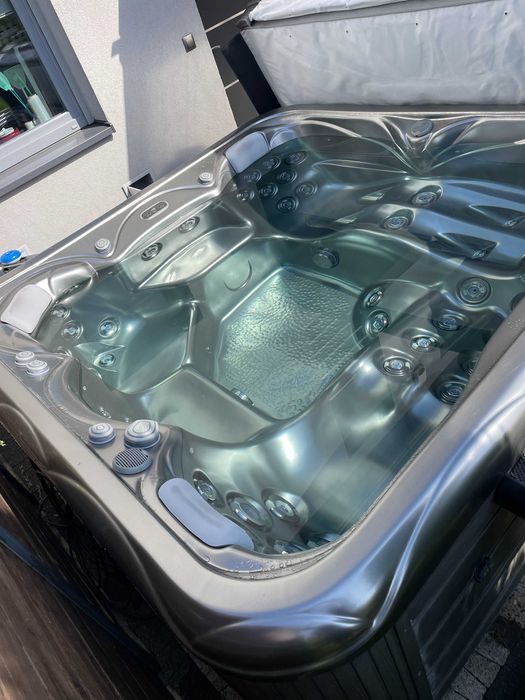 Jacuzzi Ogrodowe SATURN Wellis Minibasen