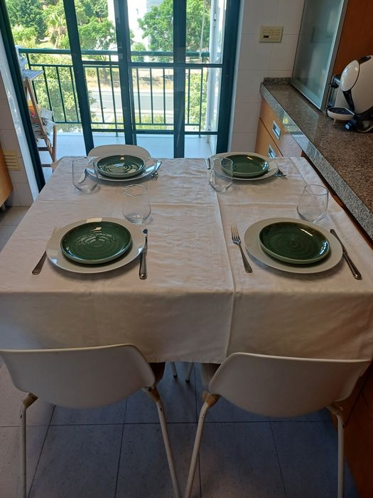 4 Cadeiras brancas IKEA