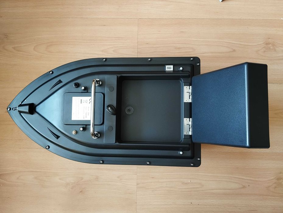 Łódka zanętowa GPS D16E bateria 10.000 500 m zasięgu  torba