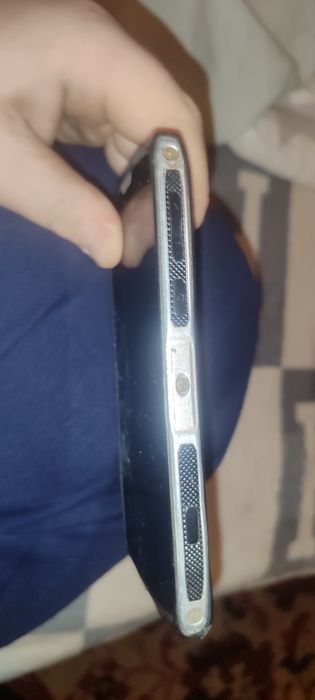 Продам на запчасти телефон